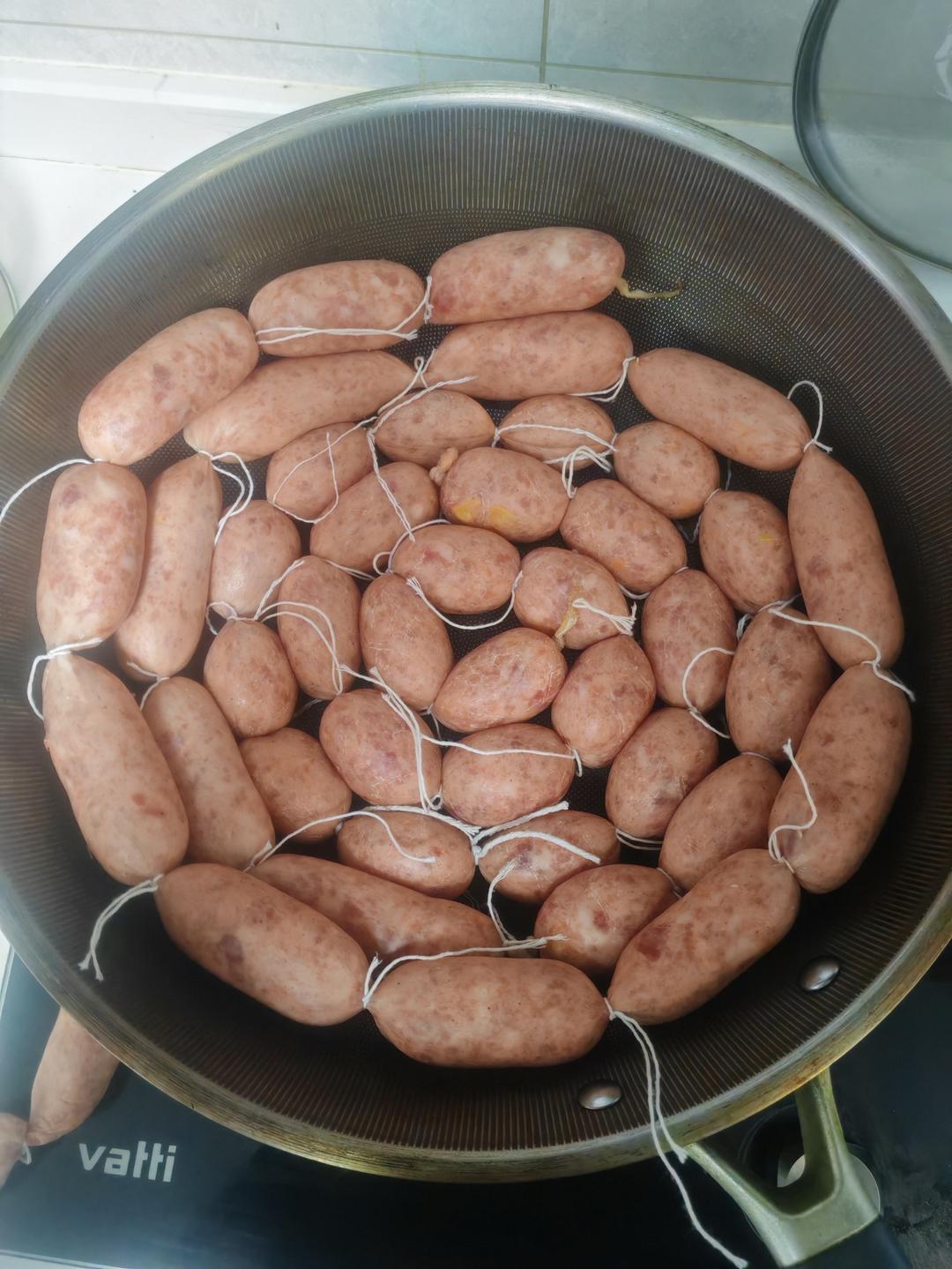 实验多次味道终于满意了～黑椒脆皮烤肠