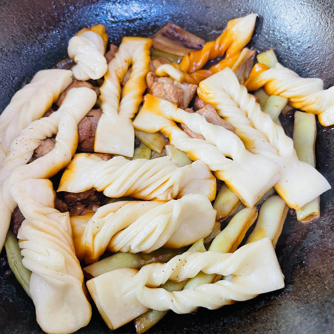 懒人一锅烩——排骨扁豆焖卷子