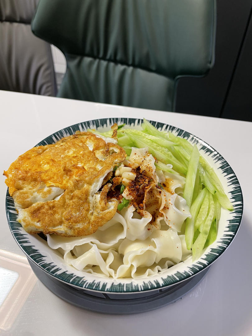 十分钟就能吃上的超简单油泼面
