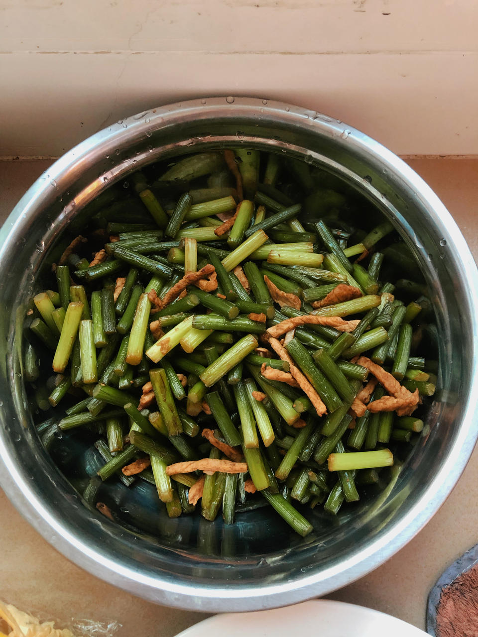 简单易做的下饭菜－蒜苔炒肉