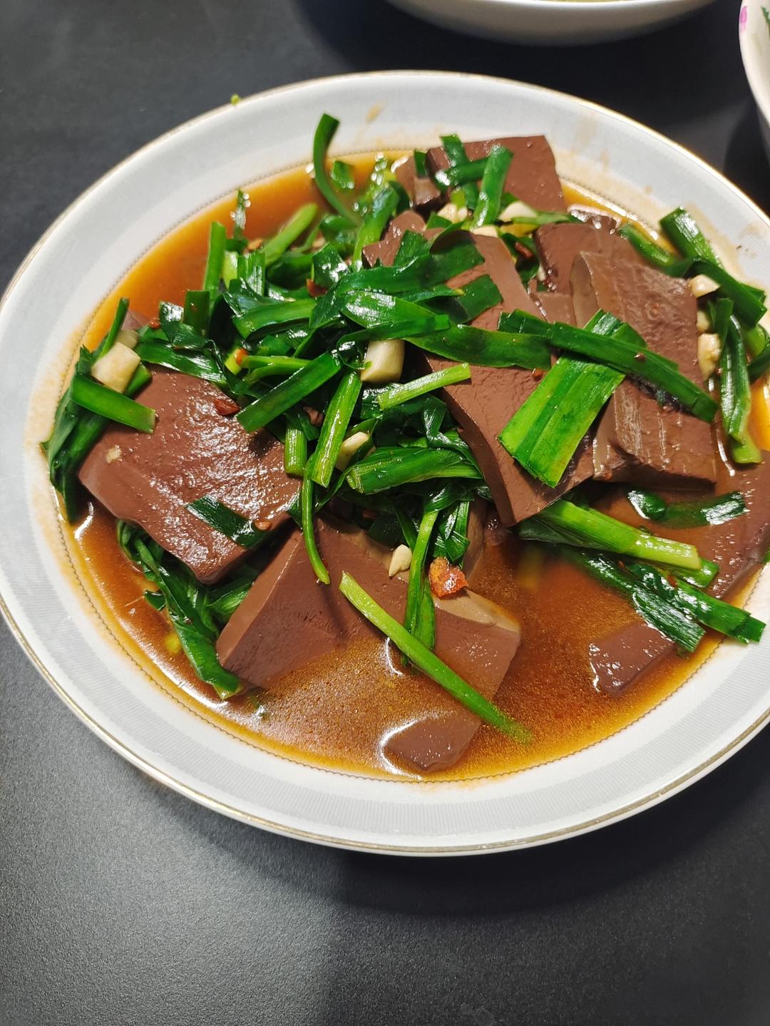 嫩滑韭菜炒鸭血