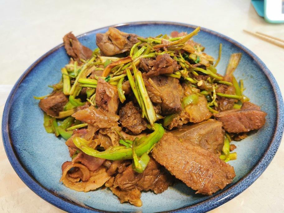 香辣小炒牛肉，嫩滑又解馋～还不收藏做起来