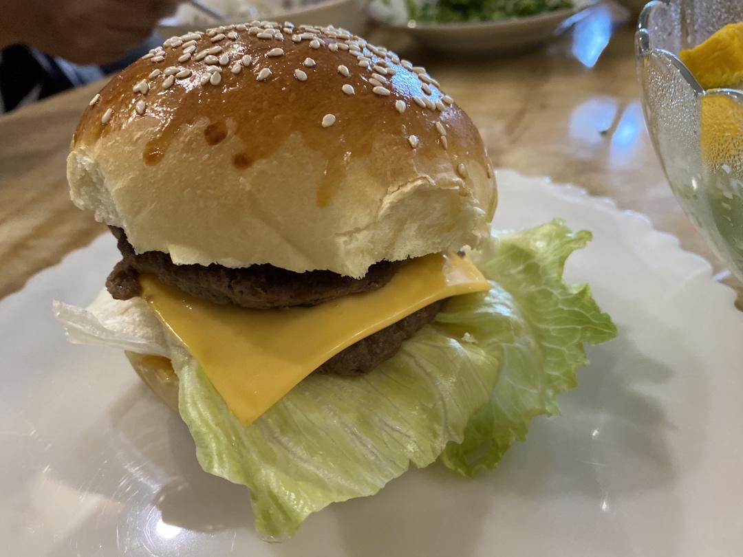 全麦牛肉汉堡包