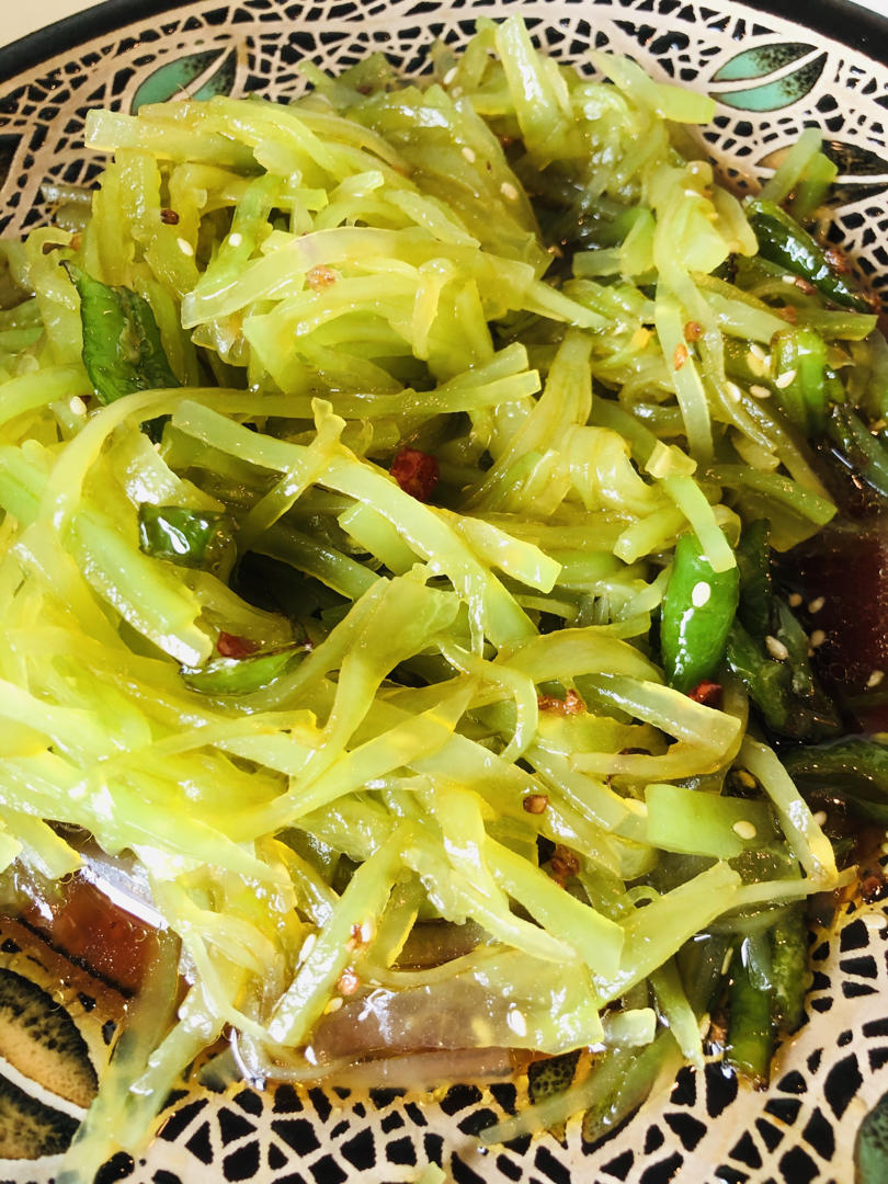 10分钟搞定的快手凉拌菜，清脆爽口的凉拌莴笋丝