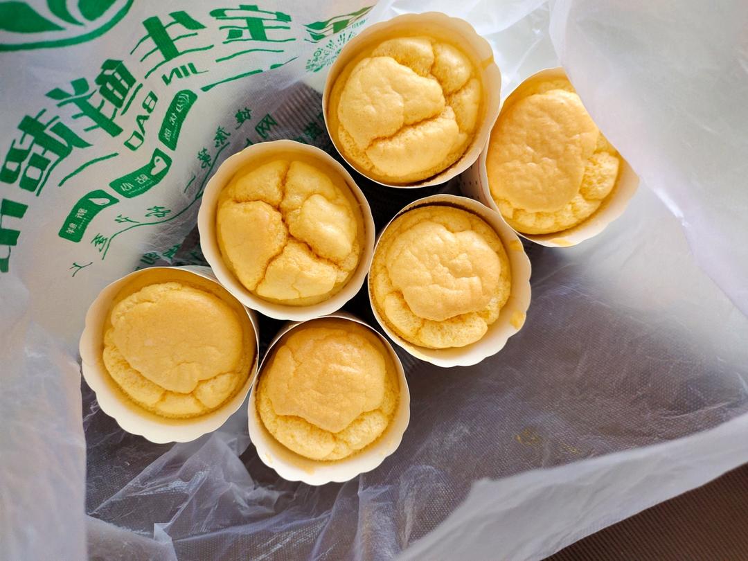 软绵绵的纸杯蛋糕