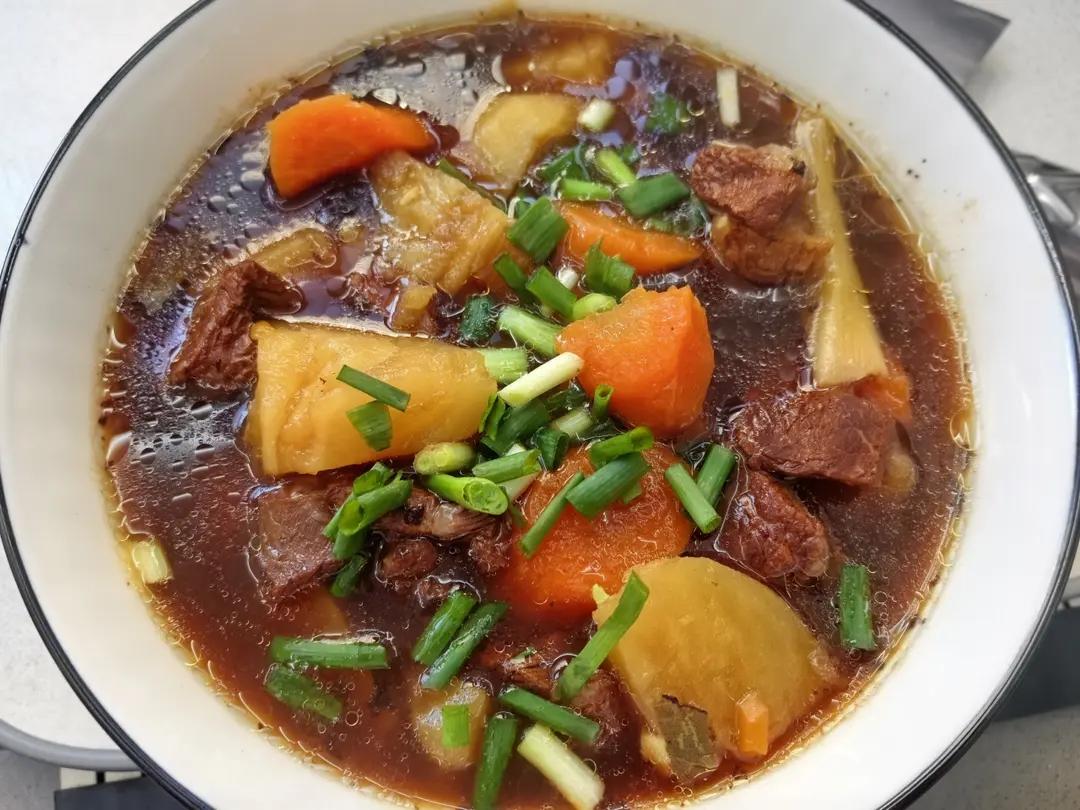 土豆胡萝卜炖牛腩（高压锅版）