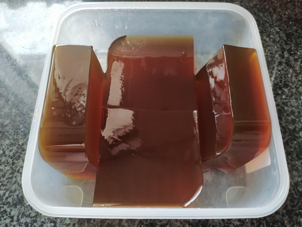 [夏日甜品]秒杀冰红茶的柠檬红茶（消耗柠檬膏片）附送茶冻撞奶的做法 步骤9