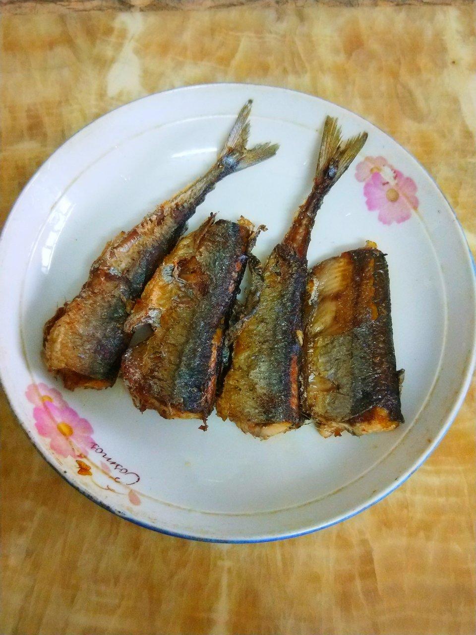 煎秋刀鱼