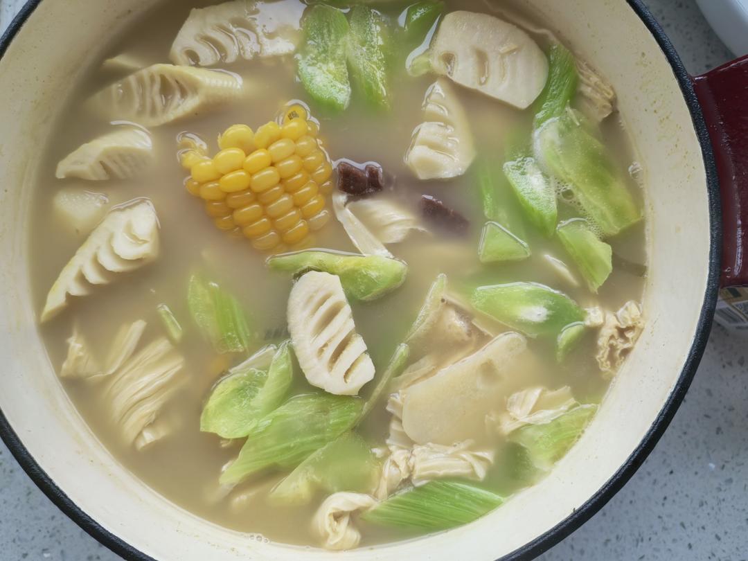 腌笃鲜.咸肉炖春笋