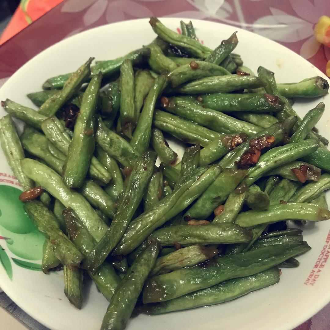 豆角不要再清炒了，加点蒜蓉，比大鱼大肉还香，连吃10天都不腻