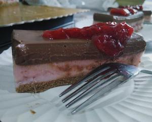巧克力草莓酸奶慕斯蛋糕的做法 步骤4