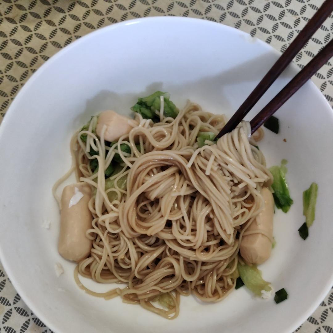 好简单的葱花面条，又鲜又香，早餐来一碗太舒服