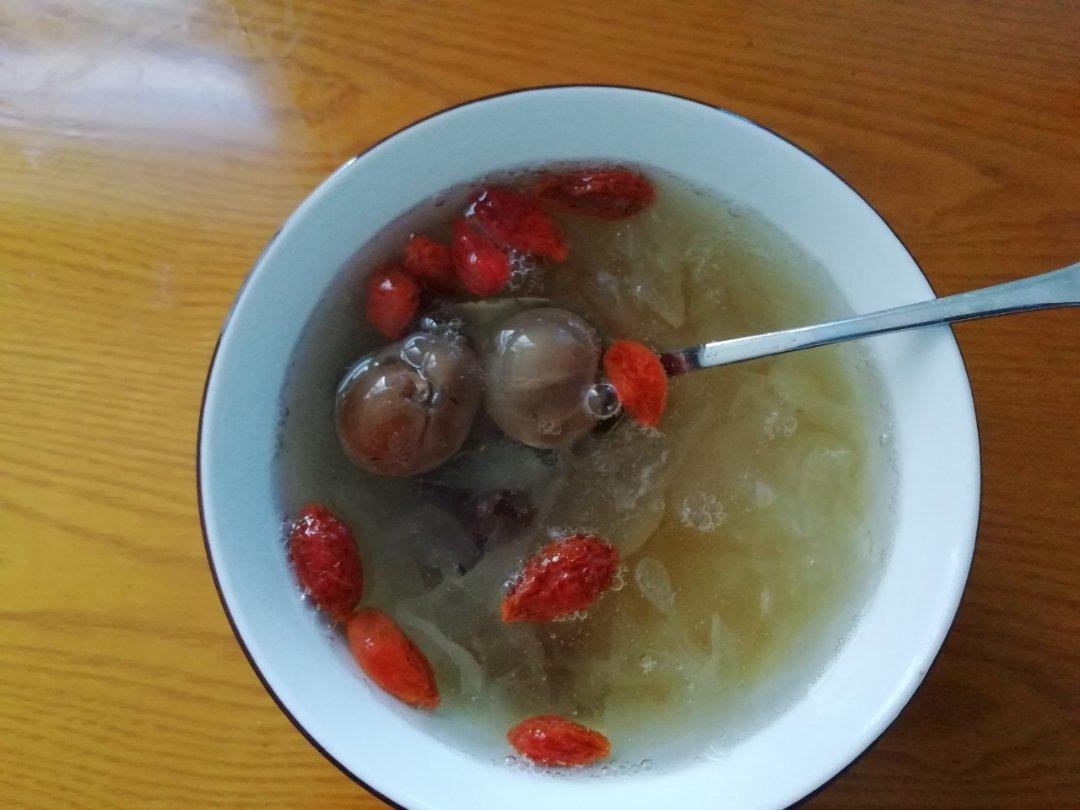 红枣枸杞银耳羹