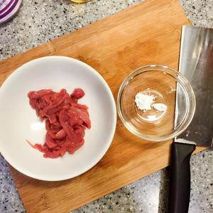 花菜小炒肉的做法 步骤1