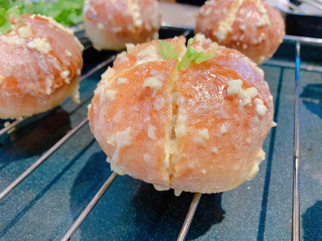 一款从韩国红到全世界的蒜香奶酪包