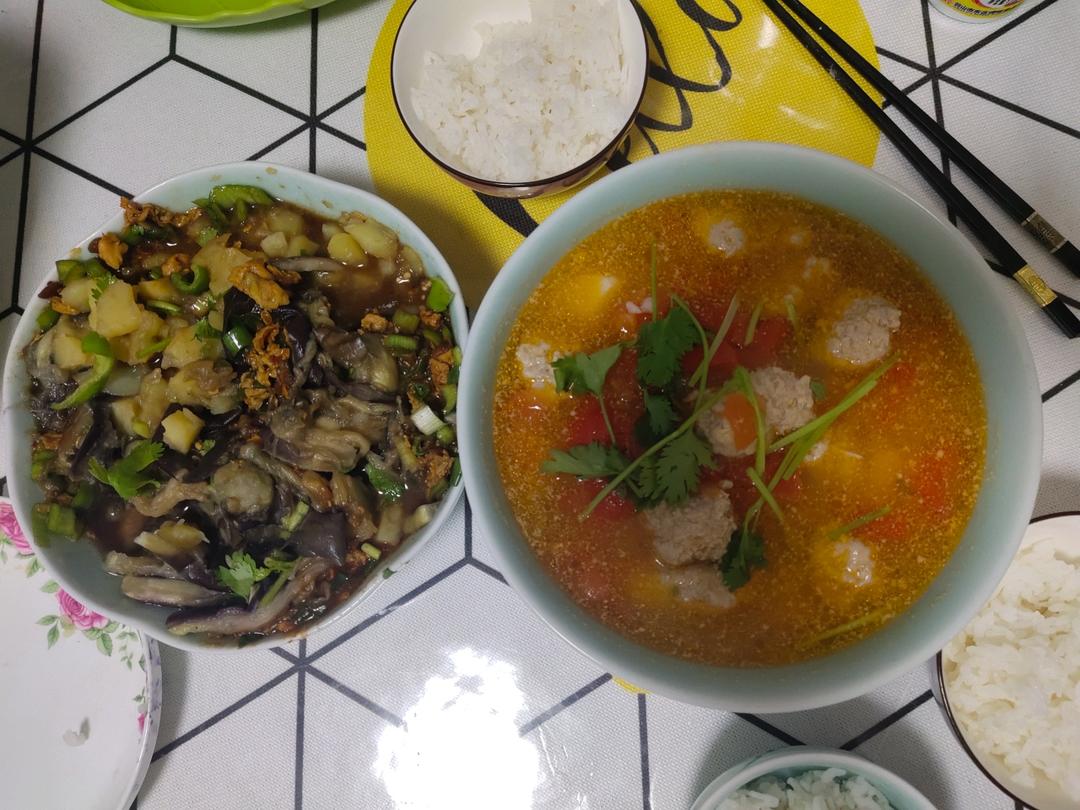 家传浓汤西红柿🍅猪肉丸子汤