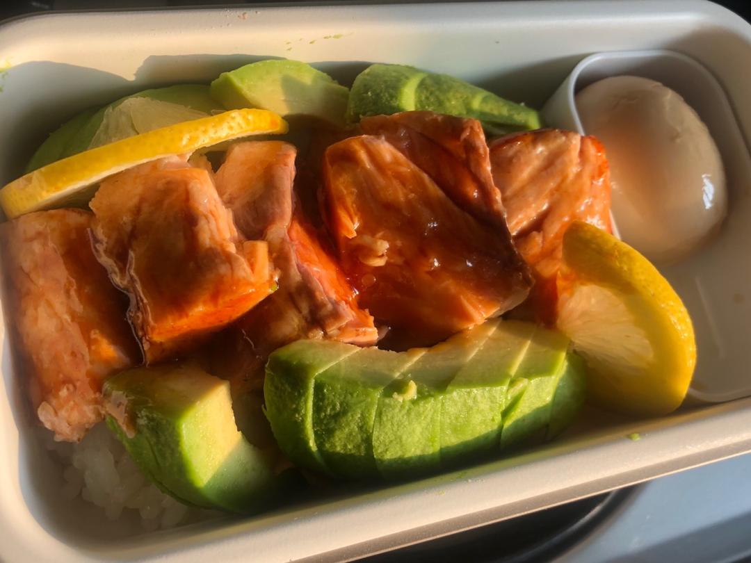 三文鱼牛油果拌饭