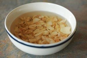 百合绿豆薏米汤的做法 步骤1