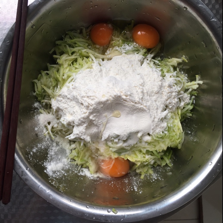 宝宝超级爱吃的茭瓜鸡蛋饼