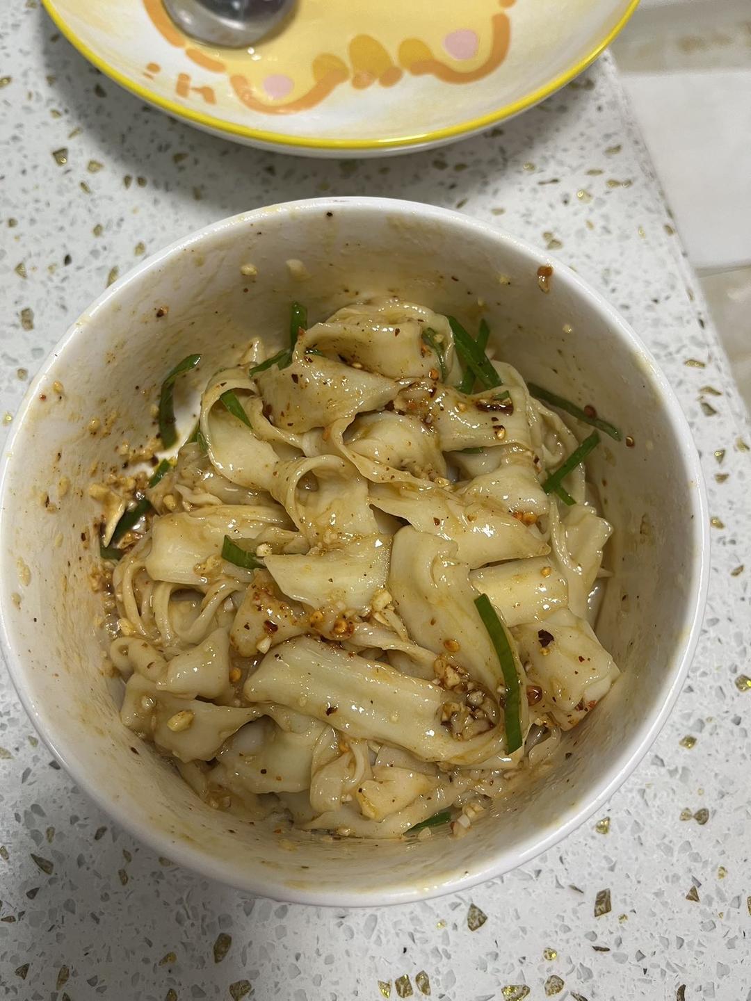十分钟就能吃上的超简单油泼面