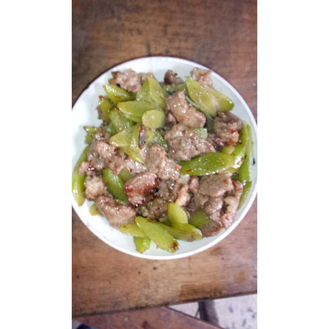 莴笋炒肉片