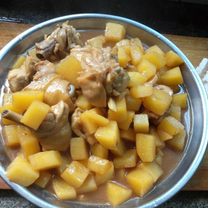 土豆焖鸡腿