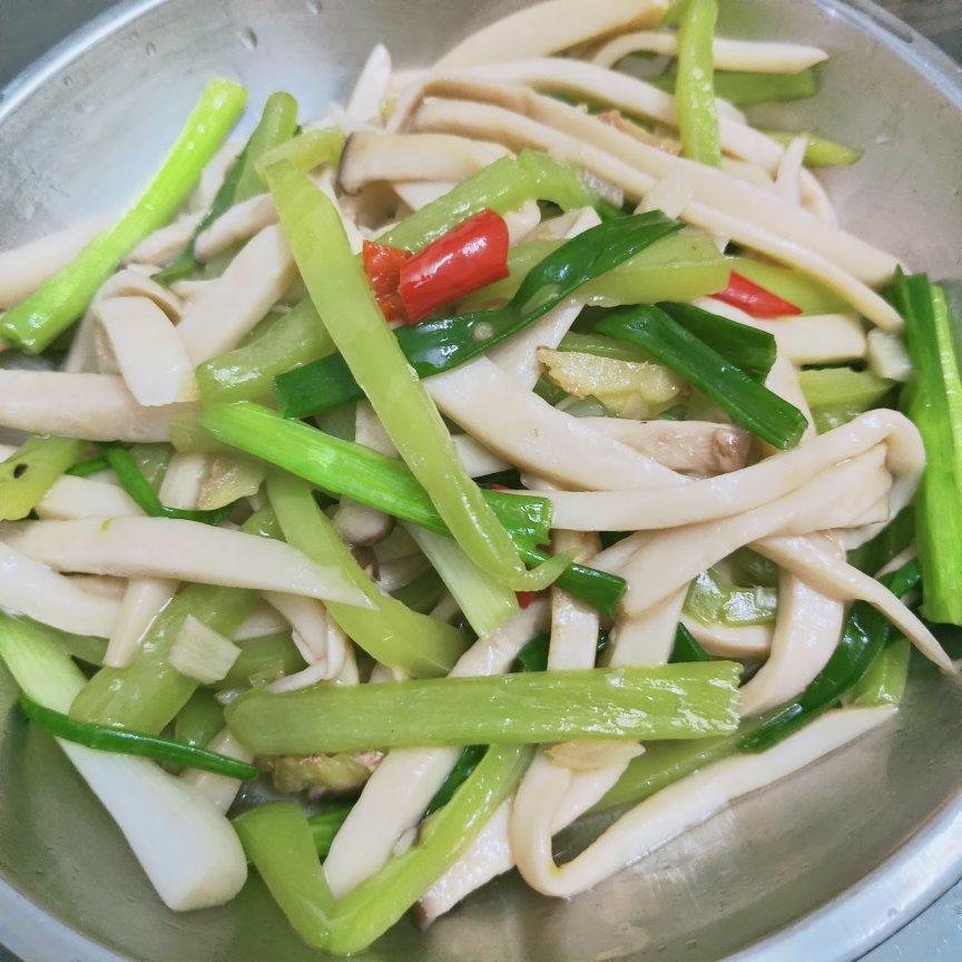拿肉都不换辣炒手撕杏鲍菇