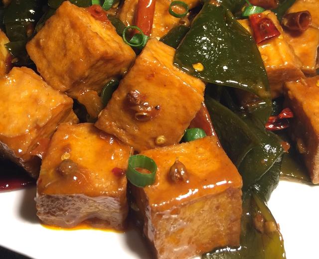 网红小食-麻辣鱼豆腐