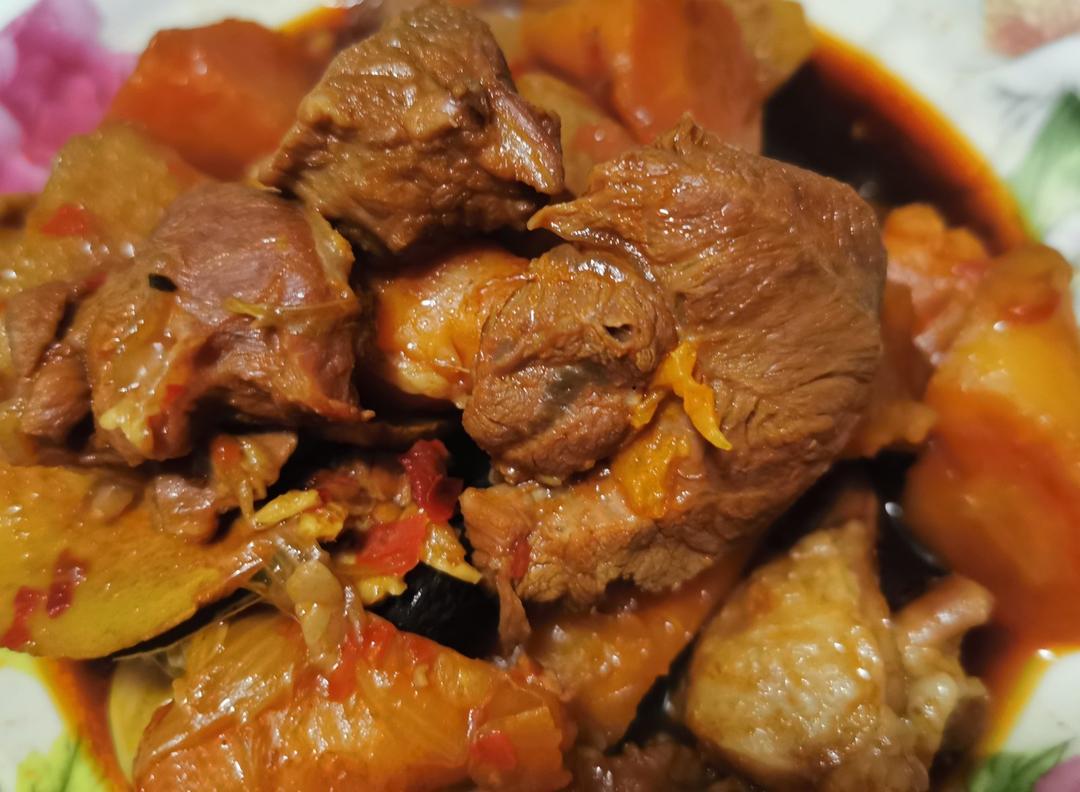 红焖羊肉炖胡萝卜