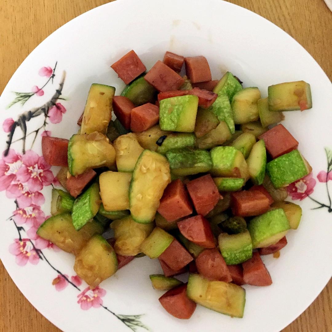 西葫芦炒火腿丁