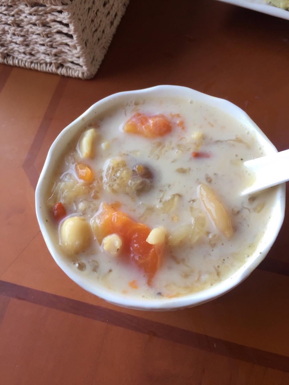 红枣木瓜银耳汤