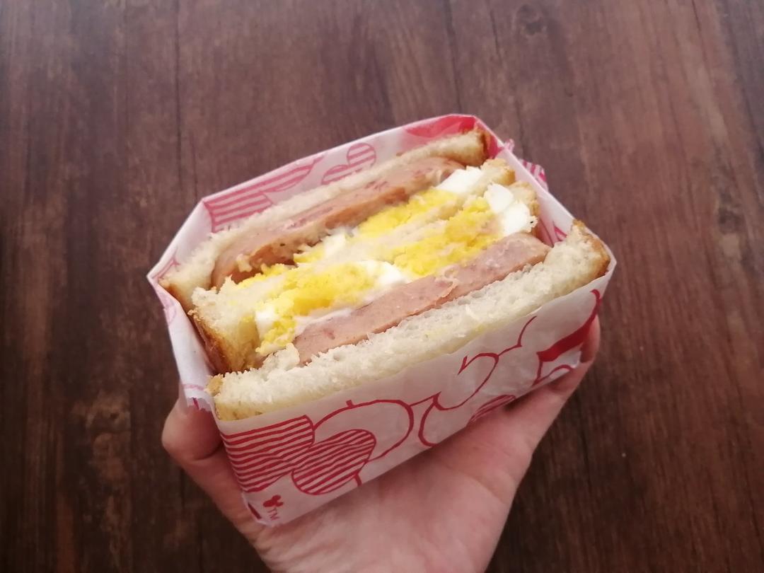厚蛋烧餐肉吐司