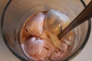 融化冰川的棉花糖热巧克力的做法 步骤4