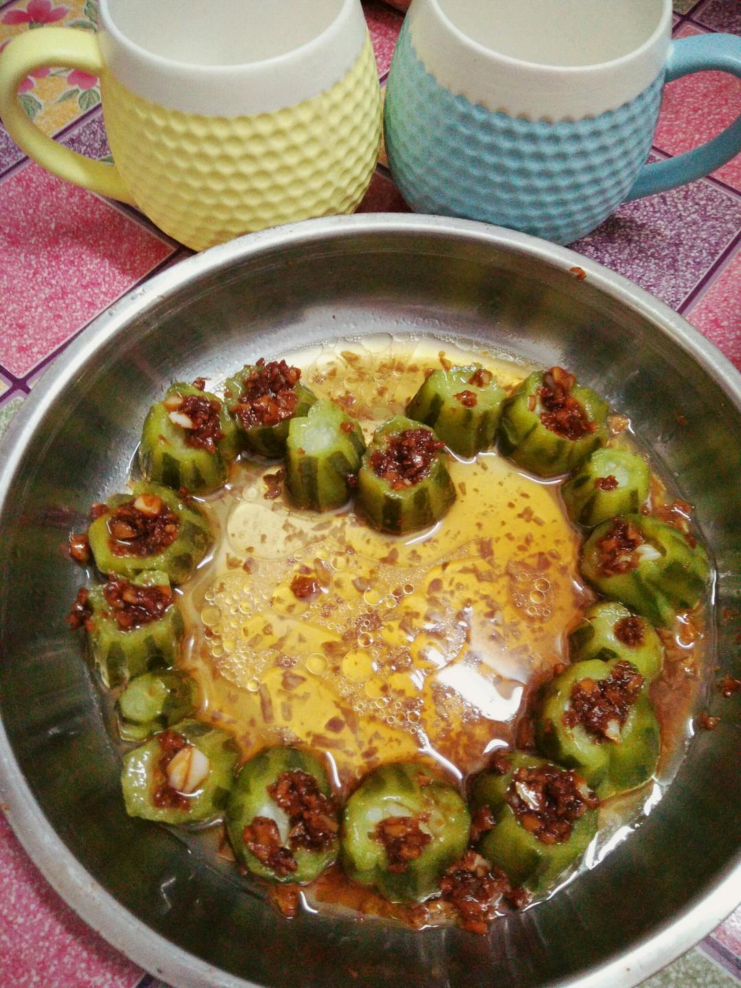 只需要五分钟就可以的美味蒜蓉蒸丝瓜