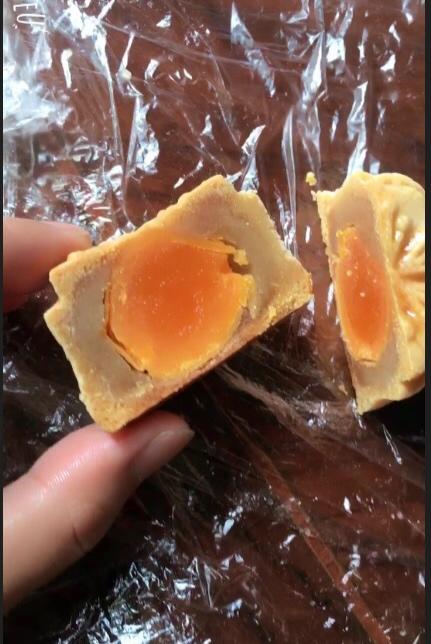 广式月饼—蛋黄莲蓉月饼