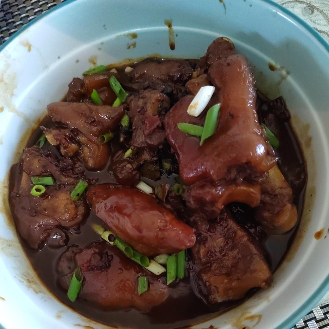 红烧猪蹄，酱香味，超级过嘴瘾的卤猪蹄