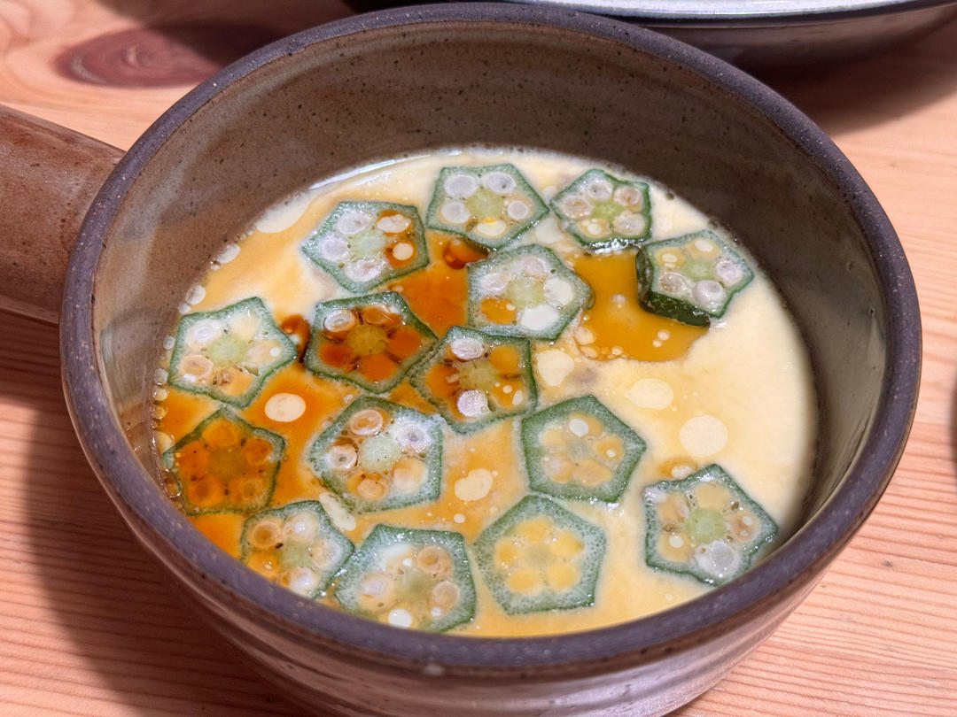 用颜值征服你~秋葵蒸蛋