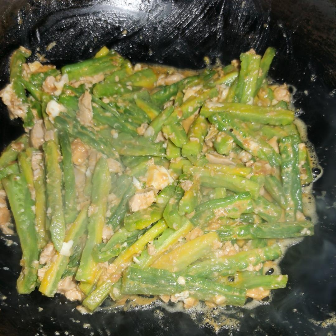 台湾菜咸鸭蛋炒苦瓜