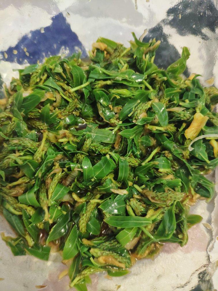 千古弥漫做的凉拌柳芽记忆中的童年味道