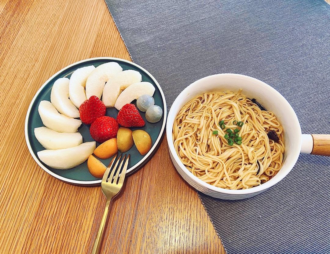 10分钟搞定的一碗葱油拌面