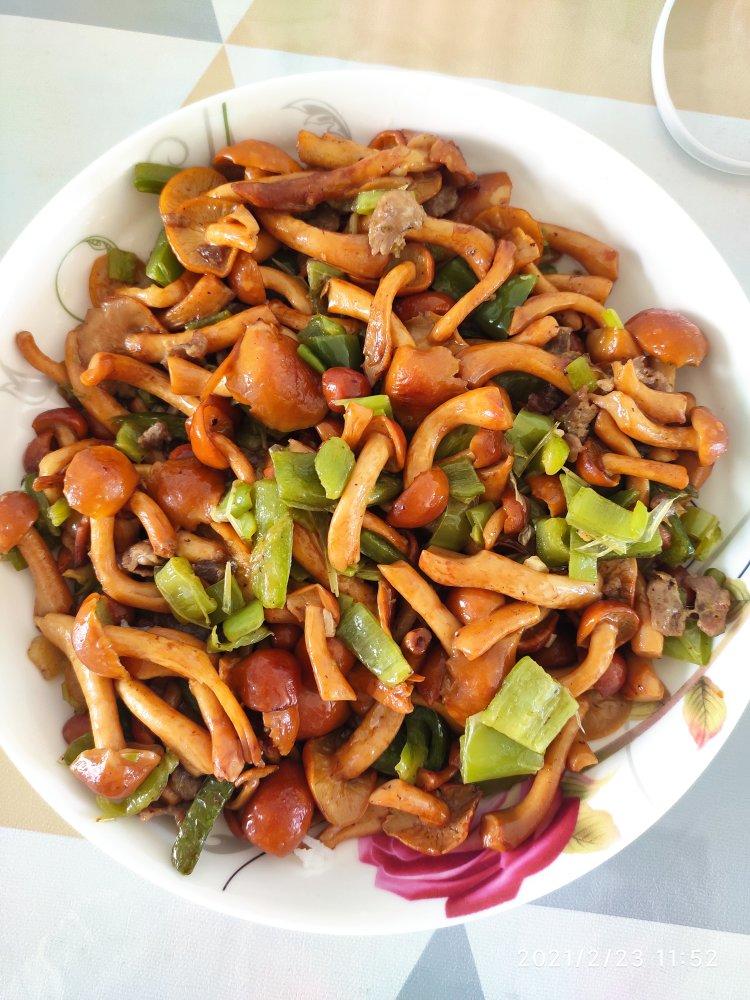 鲜菇青椒炒牛肉