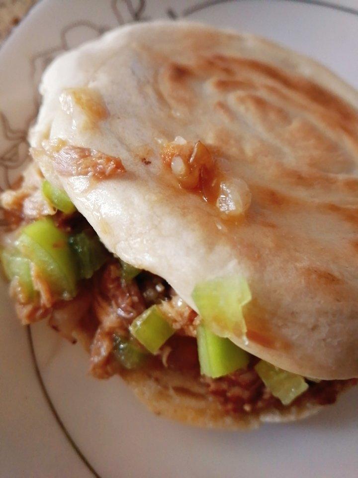 肉夹馍饼(不用泡打粉也外酥里嫩的肉夹馍饼)