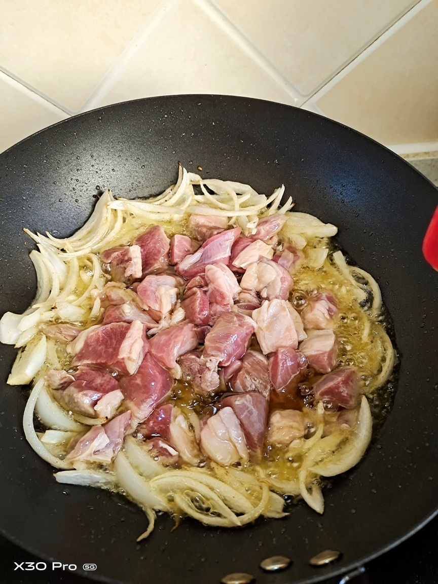 新疆抓饭（简单又好吃的电饭锅版）的做法 步骤3