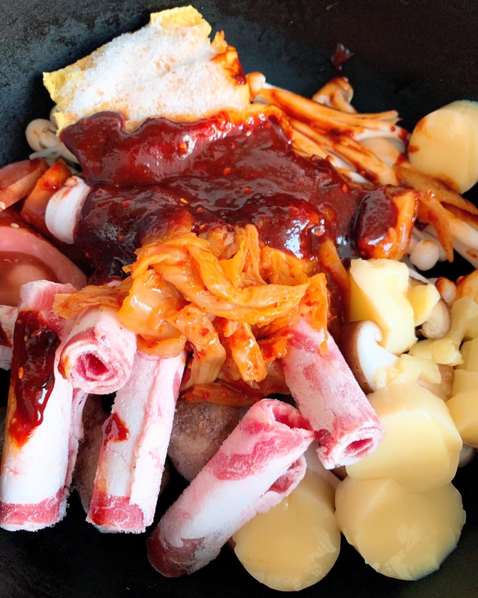 视频【韩国芝士部队锅】香辣美味，不需要厨艺！——松下塔吉锅食谱