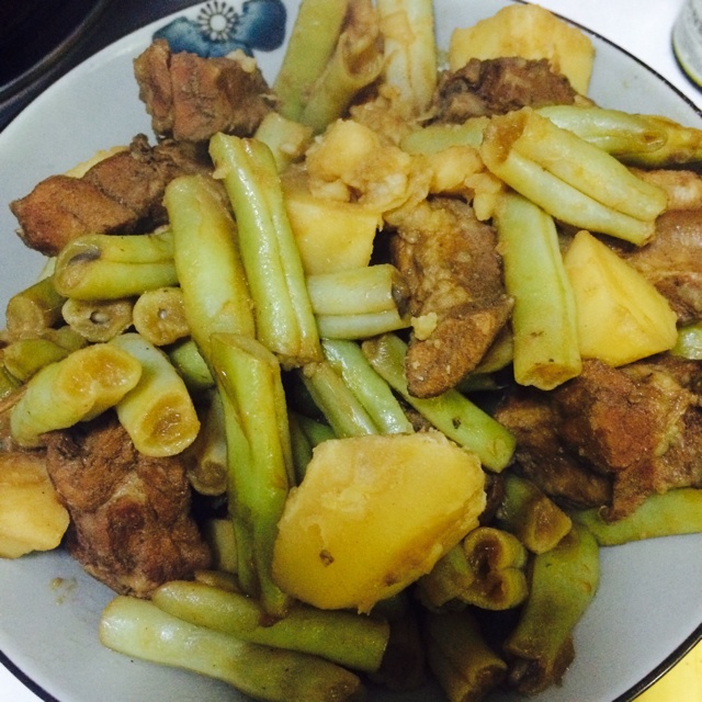 红烧排骨炖豆角土豆