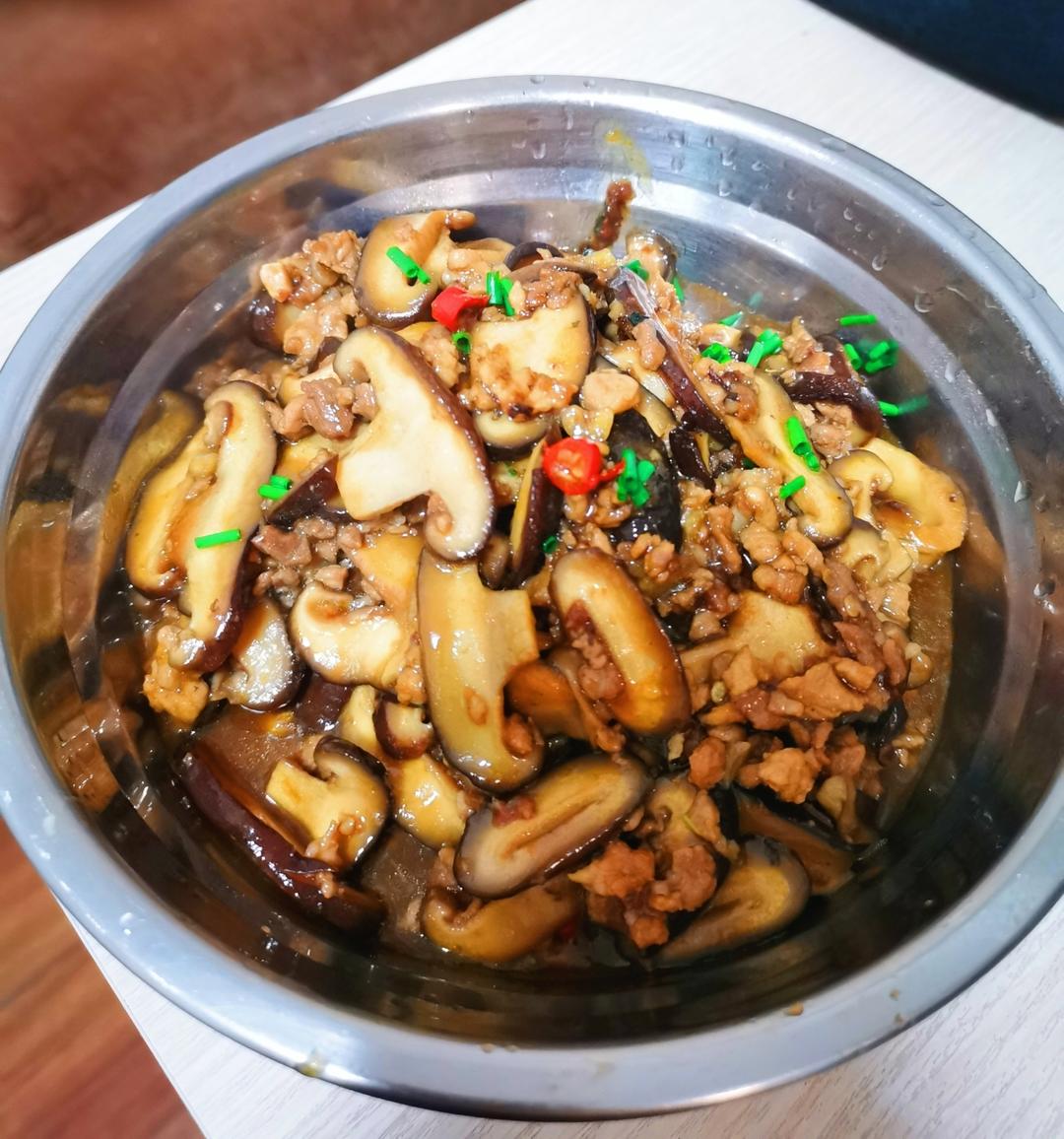 酱汁浓郁！超级下饭的家常菜肉末香菇