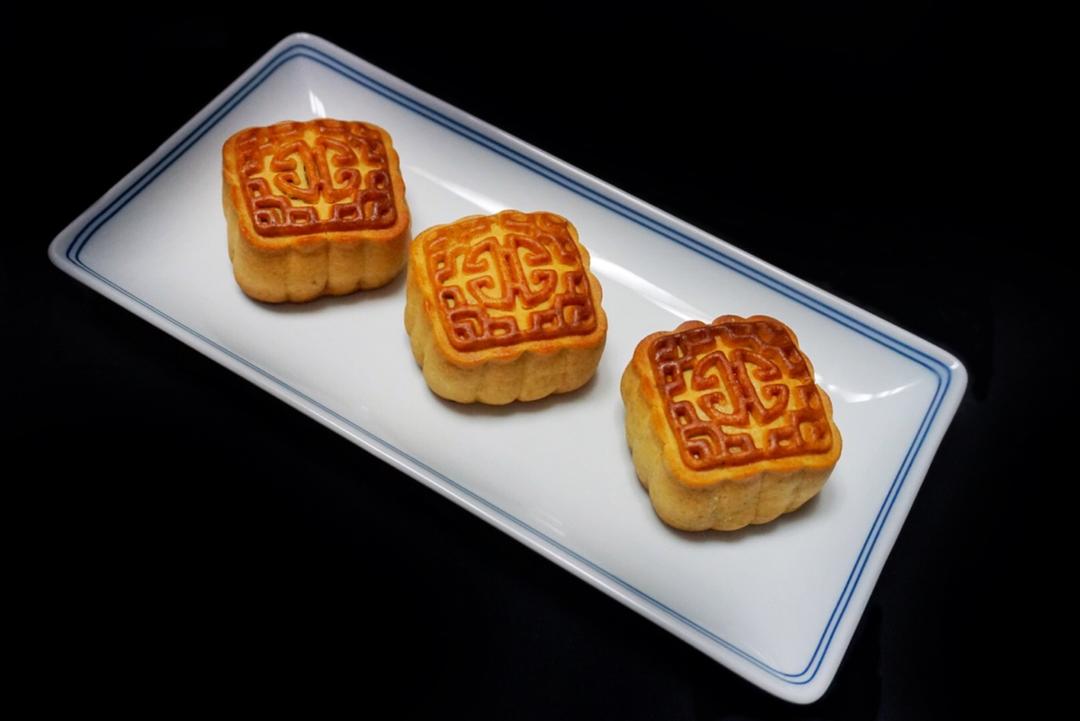 广式月饼—蛋黄芝麻月饼