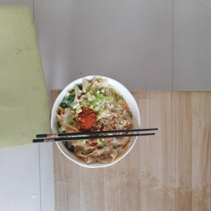 十分钟就能吃上的超简单油泼面