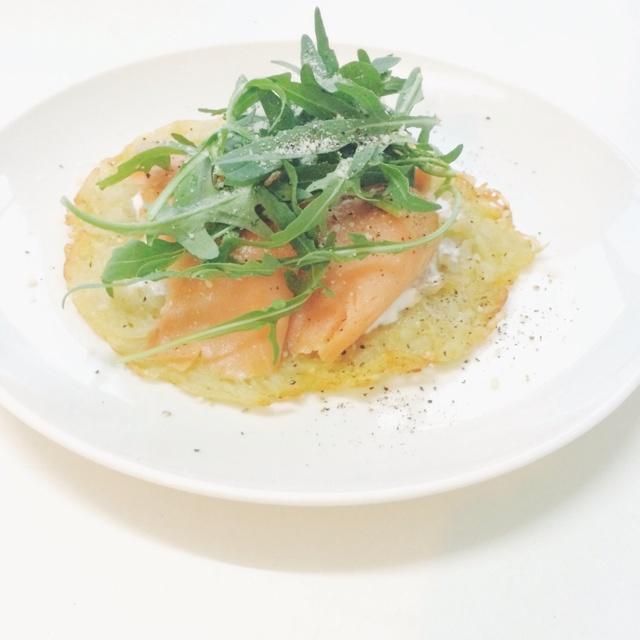 烟熏三文鱼佐香煎土豆饼的做法