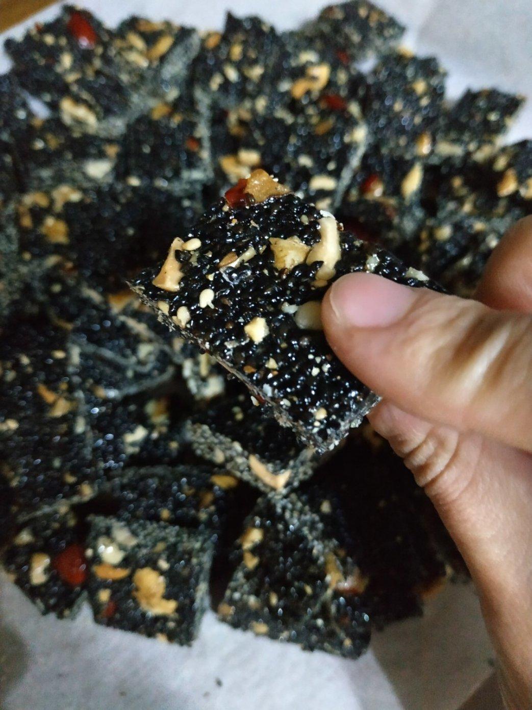 枸杞核桃花生黑芝麻片